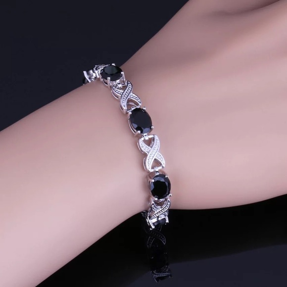 Women Oval Black Cubic Zirconia Bracelet - Picture 2 of 5